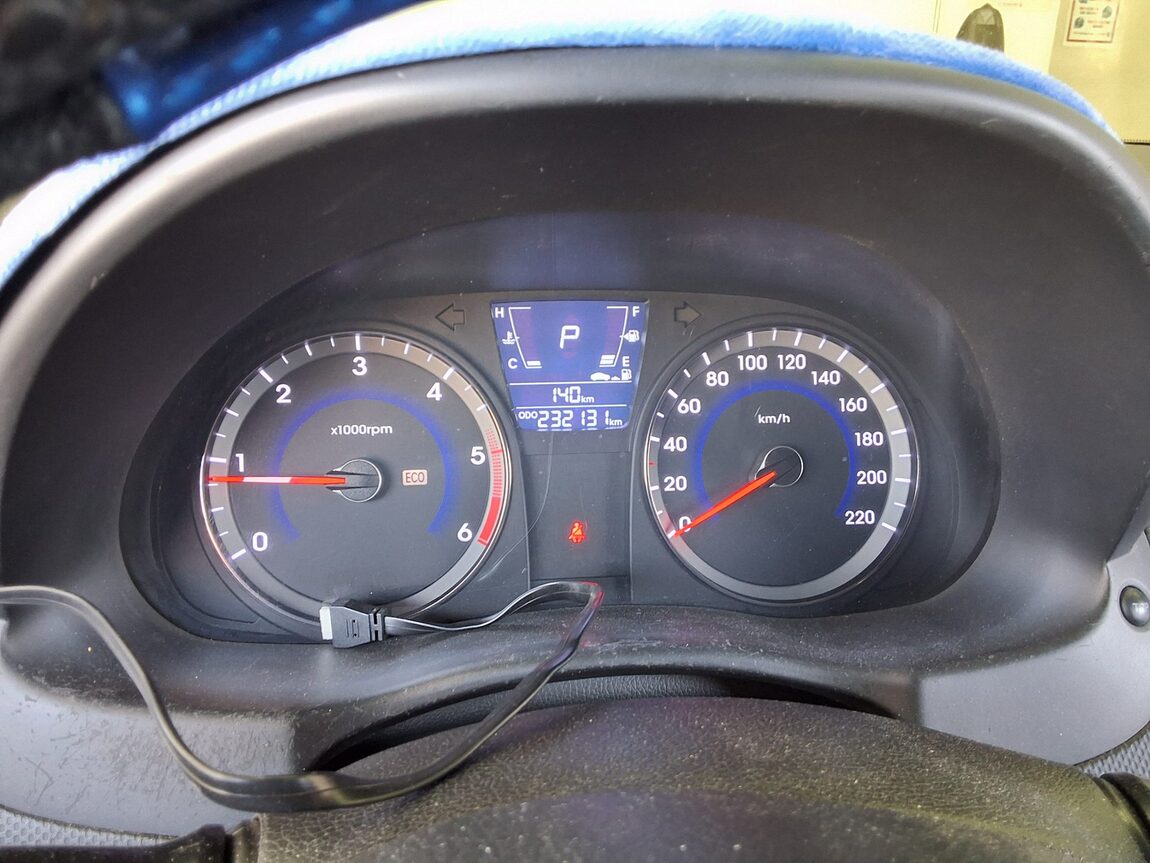 HYUNDAI NEW ACCENT WIT 1.6 VGT PREMIER 2012 - zdjęcie 9