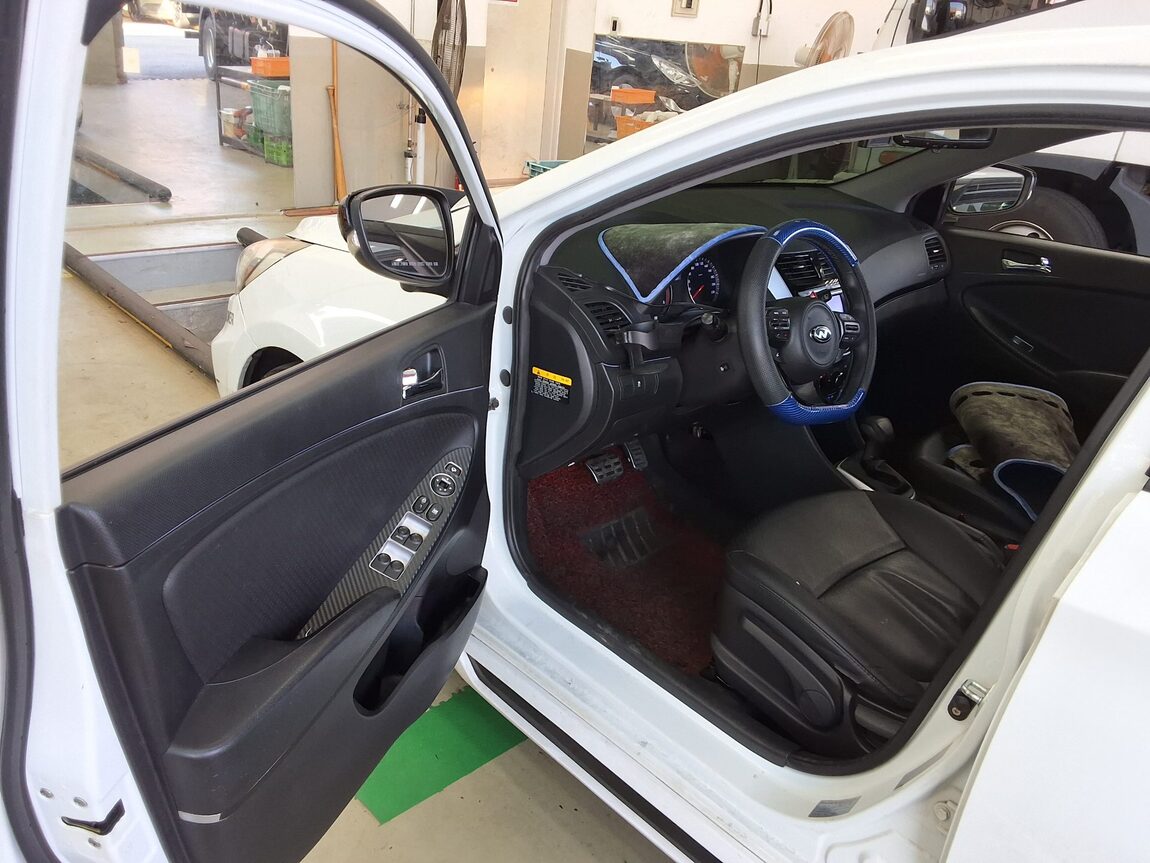HYUNDAI NEW ACCENT WIT 1.6 VGT PREMIER 2012 - zdjęcie 10