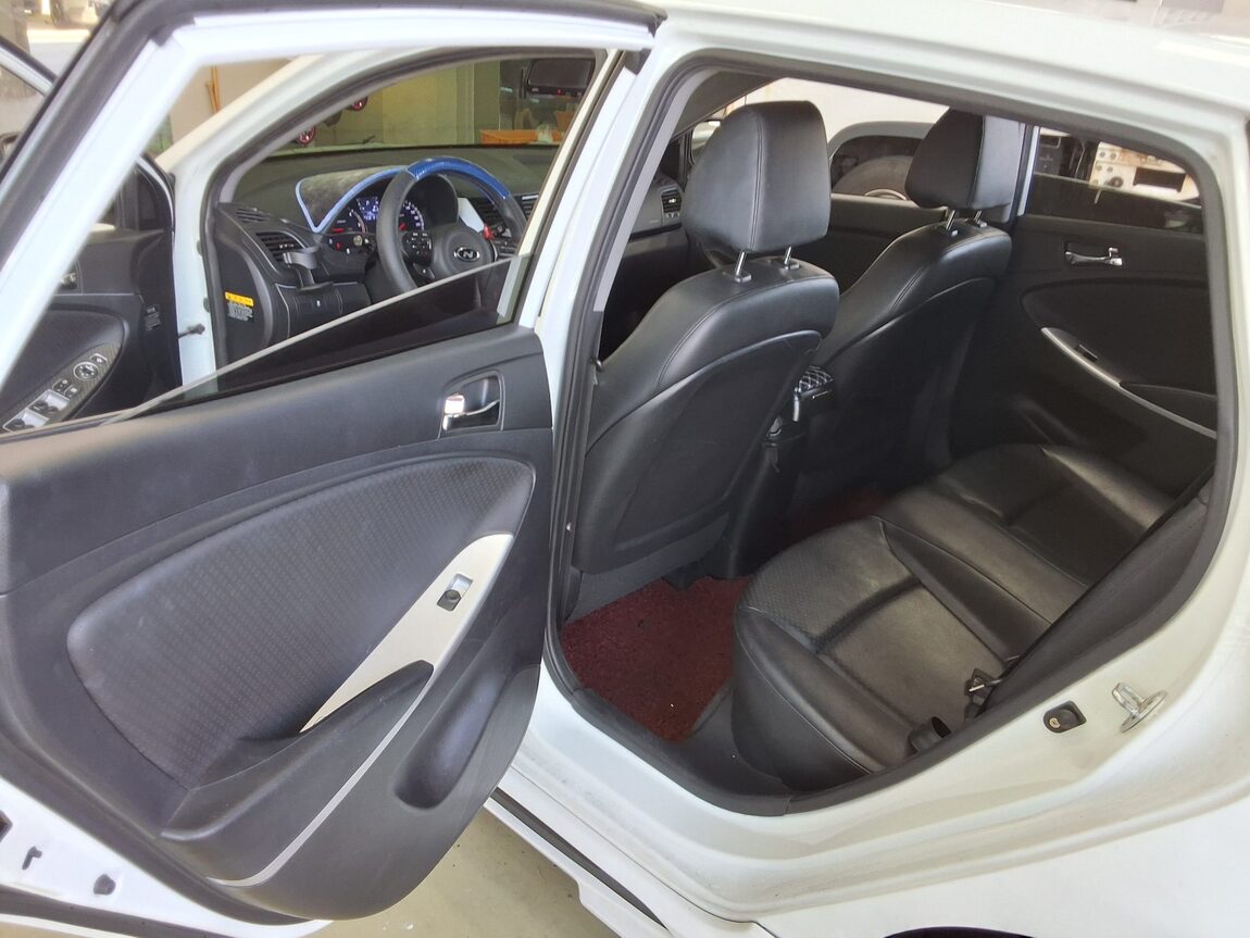 HYUNDAI NEW ACCENT WIT 1.6 VGT PREMIER 2012 - zdjęcie 12