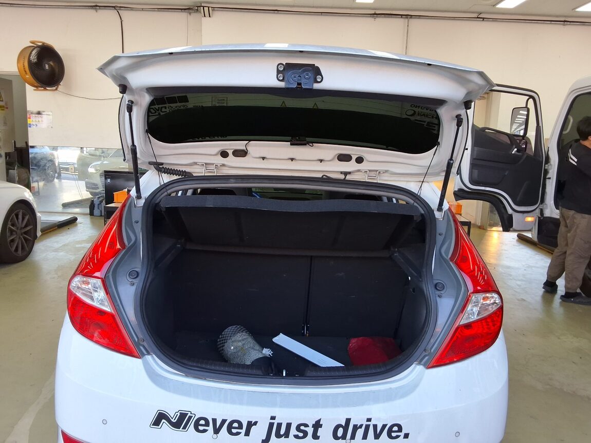 HYUNDAI NEW ACCENT WIT 1.6 VGT PREMIER 2012 - zdjęcie 15