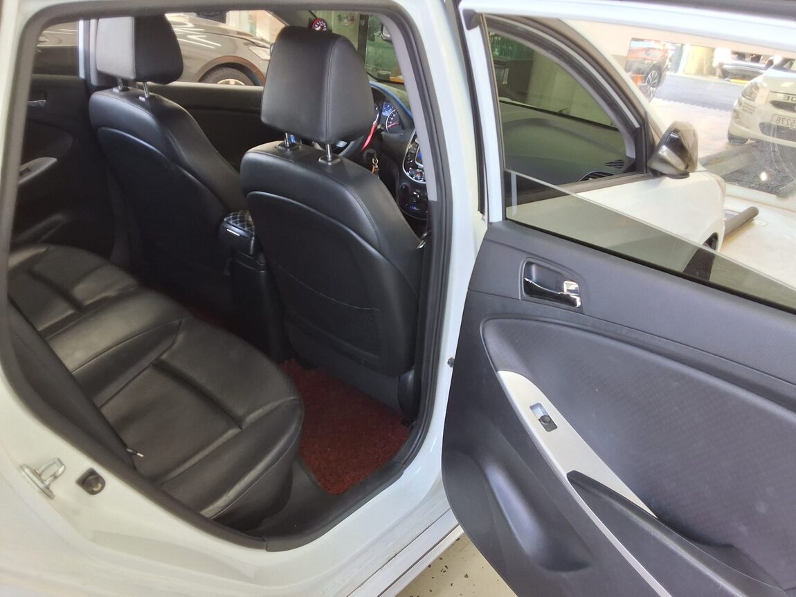 HYUNDAI NEW ACCENT WIT 1.6 VGT PREMIER 2012 - zdjęcie 13
