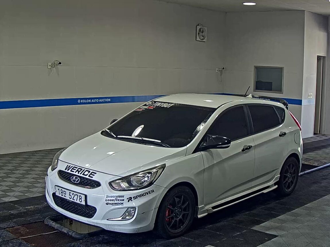 HYUNDAI NEW ACCENT WIT 1.6 VGT PREMIER 2012 - zdjęcie 2