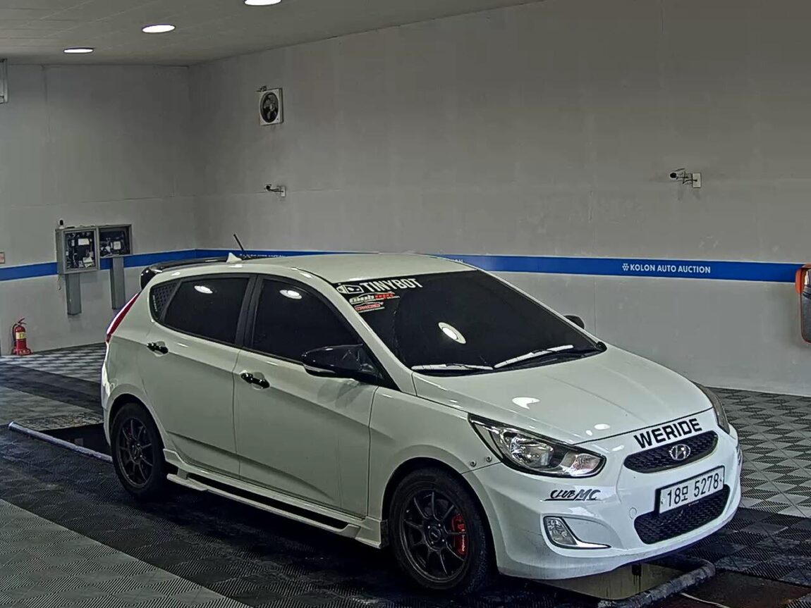 HYUNDAI NEW ACCENT WIT 1.6 VGT PREMIER 2012 - zdjęcie 3