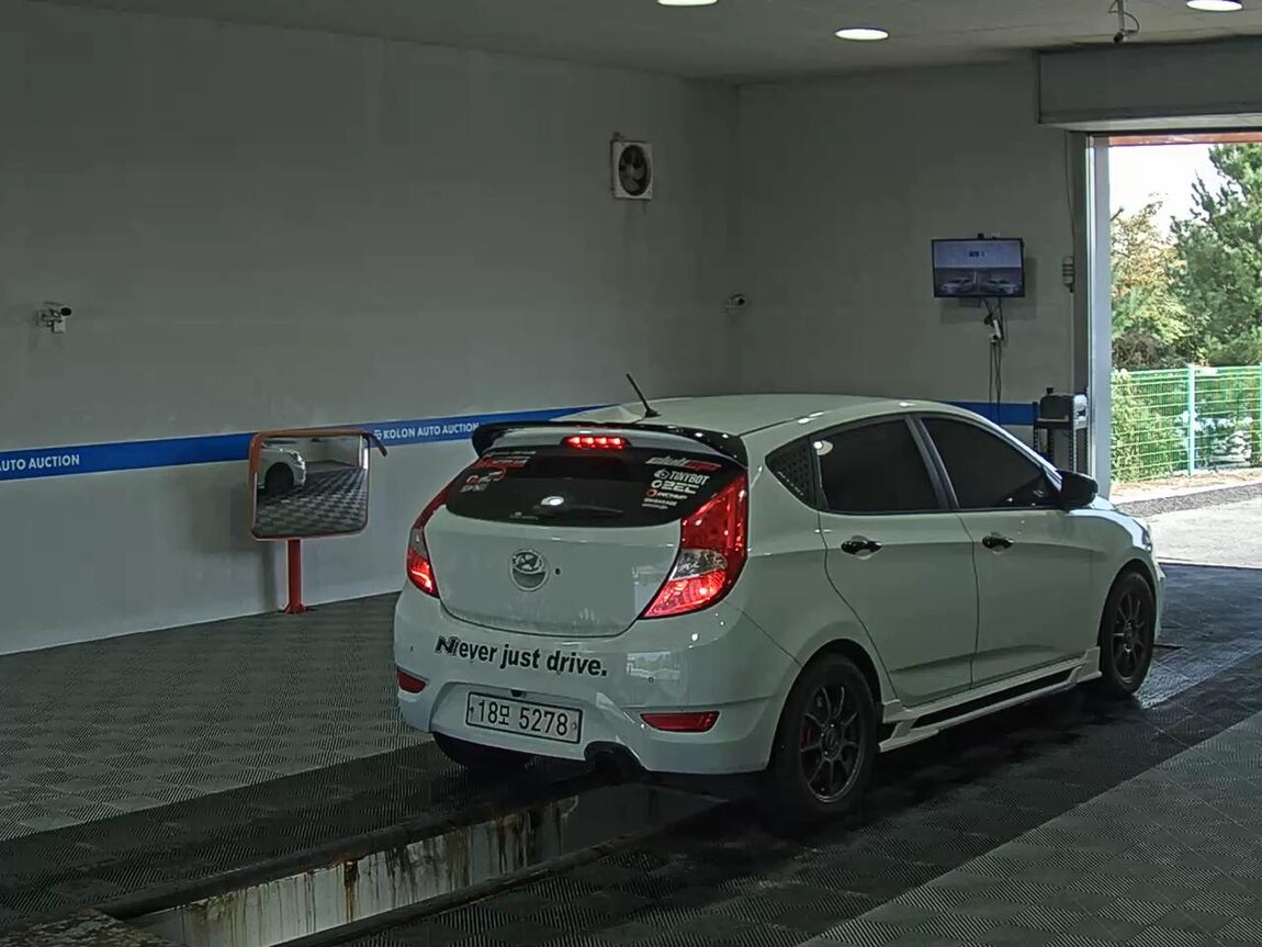 HYUNDAI NEW ACCENT WIT 1.6 VGT PREMIER 2012 - zdjęcie 5