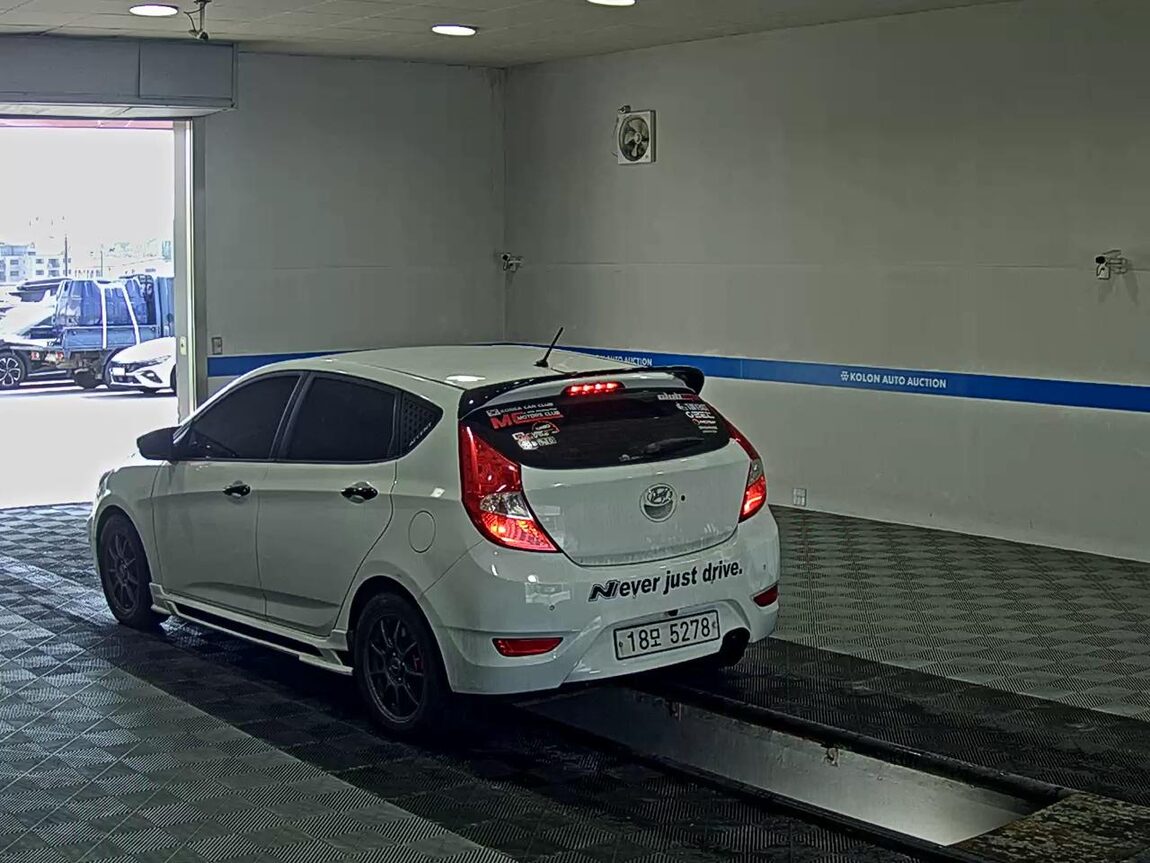 HYUNDAI NEW ACCENT WIT 1.6 VGT PREMIER 2012 - zdjęcie 6
