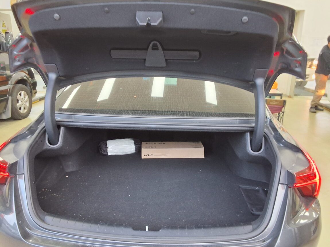 KIA K8 3.5 LPi RENTAL CAR PRESTIGE 2022 - zdjęcie 15