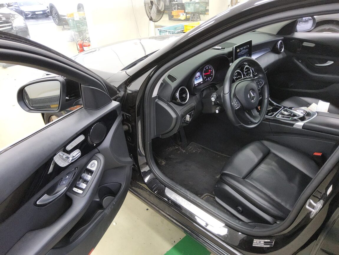 MERCEDES-BENZ C-CLASS (4TH GEN) C200 d 2017 - zdjęcie 10