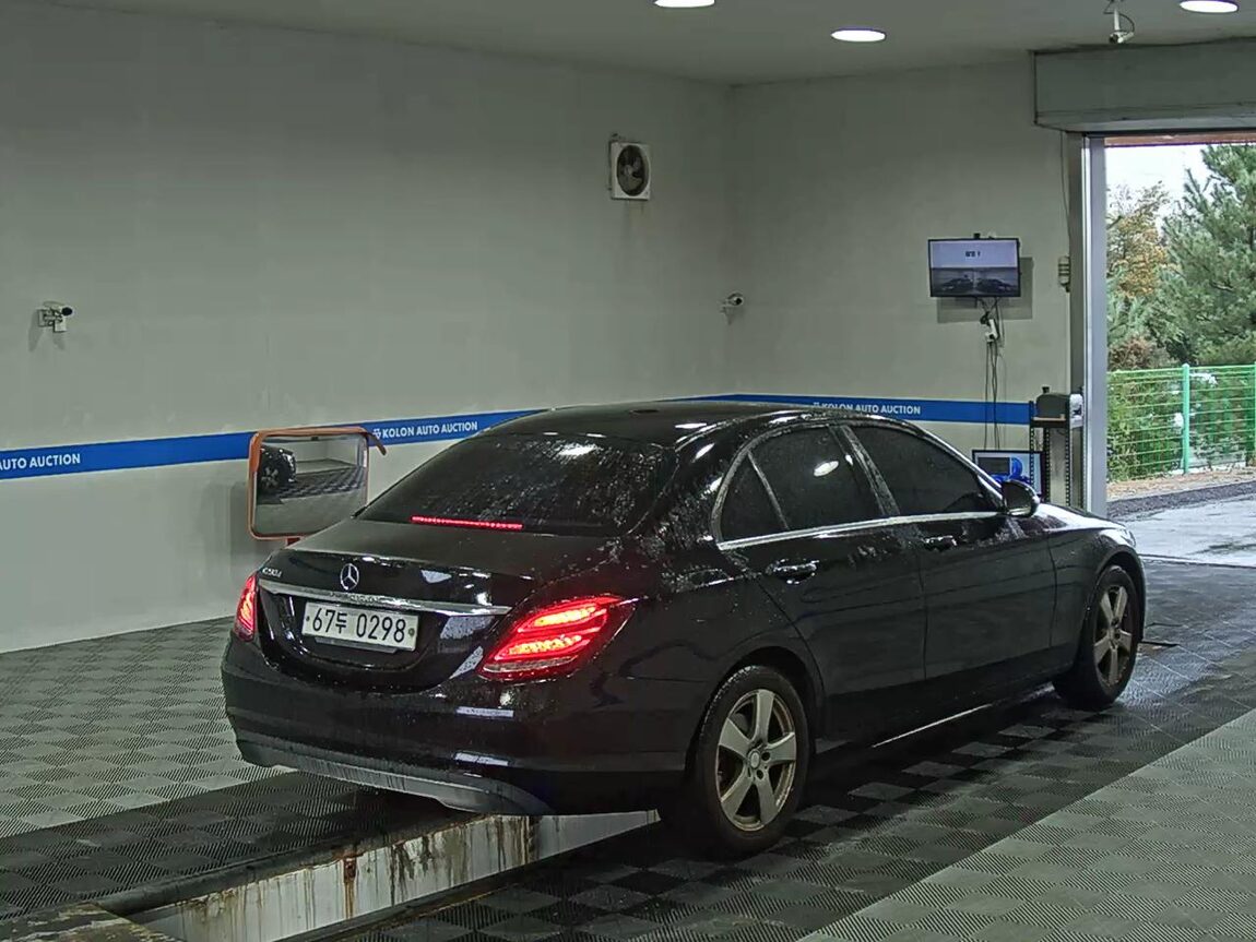 MERCEDES-BENZ C-CLASS (4TH GEN) C200 d 2017 - zdjęcie 5