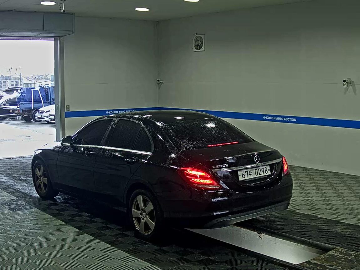 MERCEDES-BENZ C-CLASS (4TH GEN) C200 d 2017 - zdjęcie 6