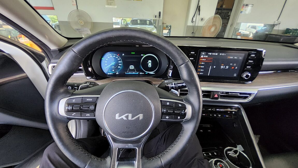 KIA NEW K5 HYBRID (DL3) 2.0 HEV NOBLESSE 2023 - zdjęcie 17