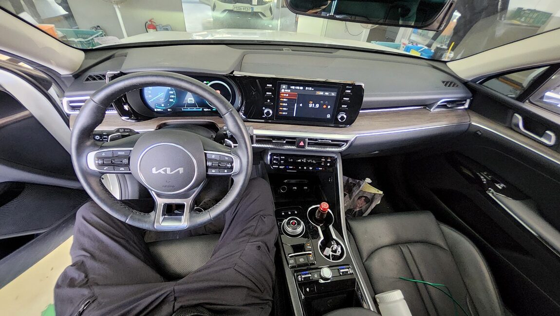 KIA NEW K5 HYBRID (DL3) 2.0 HEV NOBLESSE 2023 - zdjęcie 11