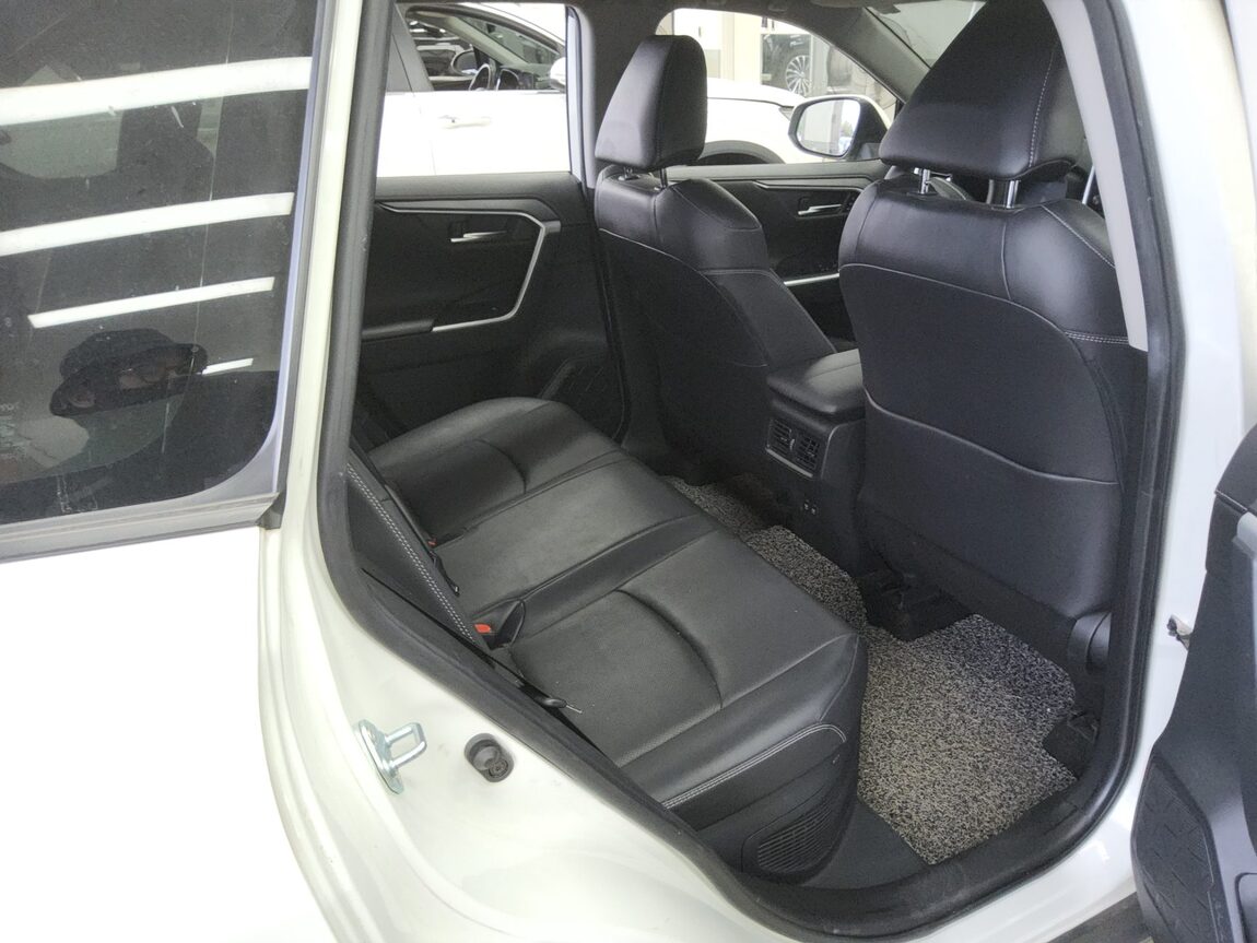 TOYOTA RAV4 (5TH GEN) 2.5 AWD HYBRID 2019 - zdjęcie 13