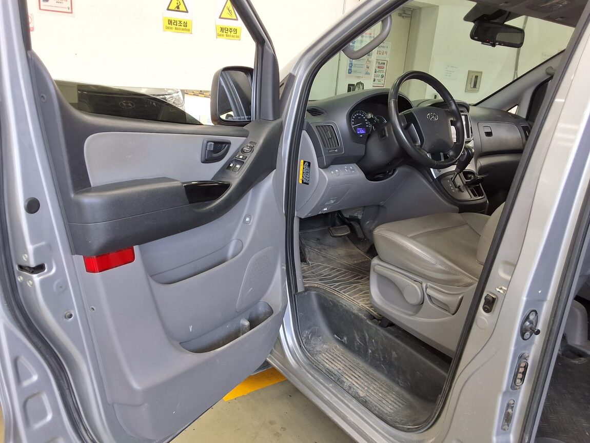HYUNDAI THE NEW GRAND STAREX 5-SEATER DIESEL VAN SMART 2019 - zdjęcie 10