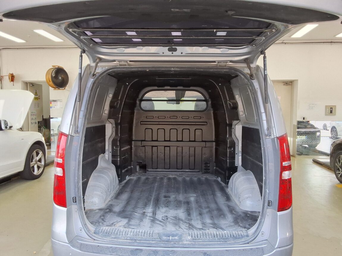 HYUNDAI THE NEW GRAND STAREX 5-SEATER DIESEL VAN SMART 2019 - zdjęcie 15