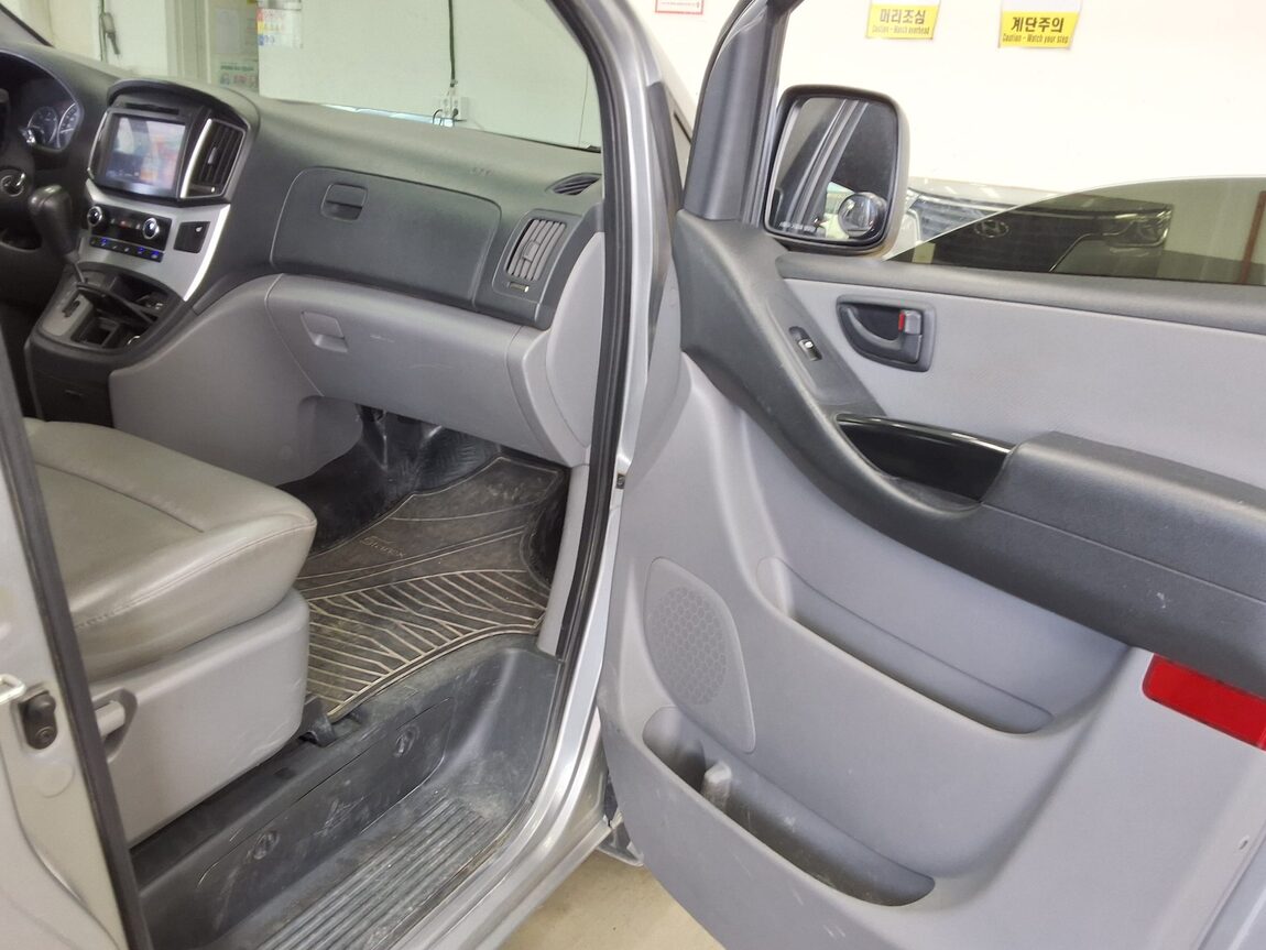 HYUNDAI THE NEW GRAND STAREX 5-SEATER DIESEL VAN SMART 2019 - zdjęcie 14