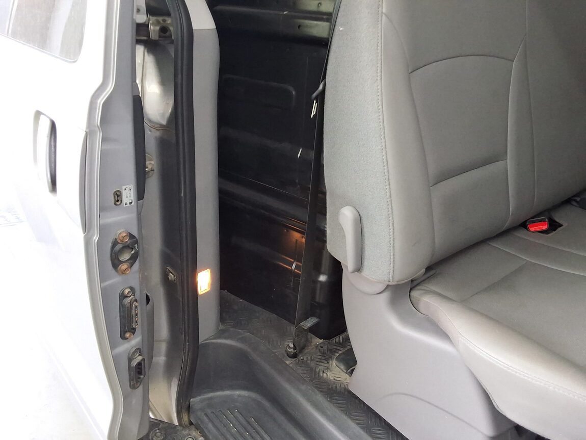 HYUNDAI THE NEW GRAND STAREX 5-SEATER DIESEL VAN SMART 2019 - zdjęcie 13