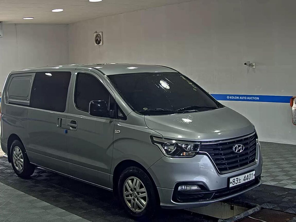 HYUNDAI THE NEW GRAND STAREX 5-SEATER DIESEL VAN SMART 2019 - zdjęcie 3