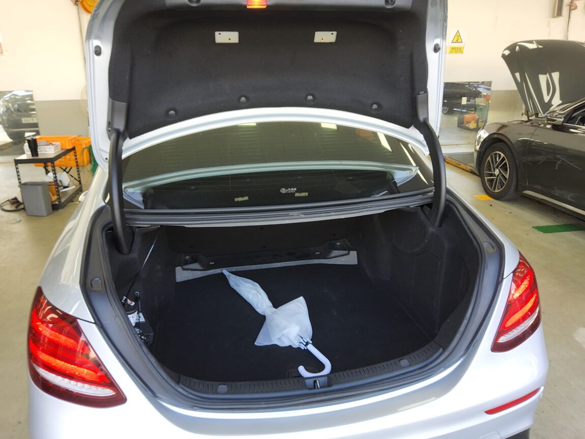MERCEDES-BENZ E-CLASS (5TH GEN) E220d AVANTGARDE 2017 - zdjęcie 15