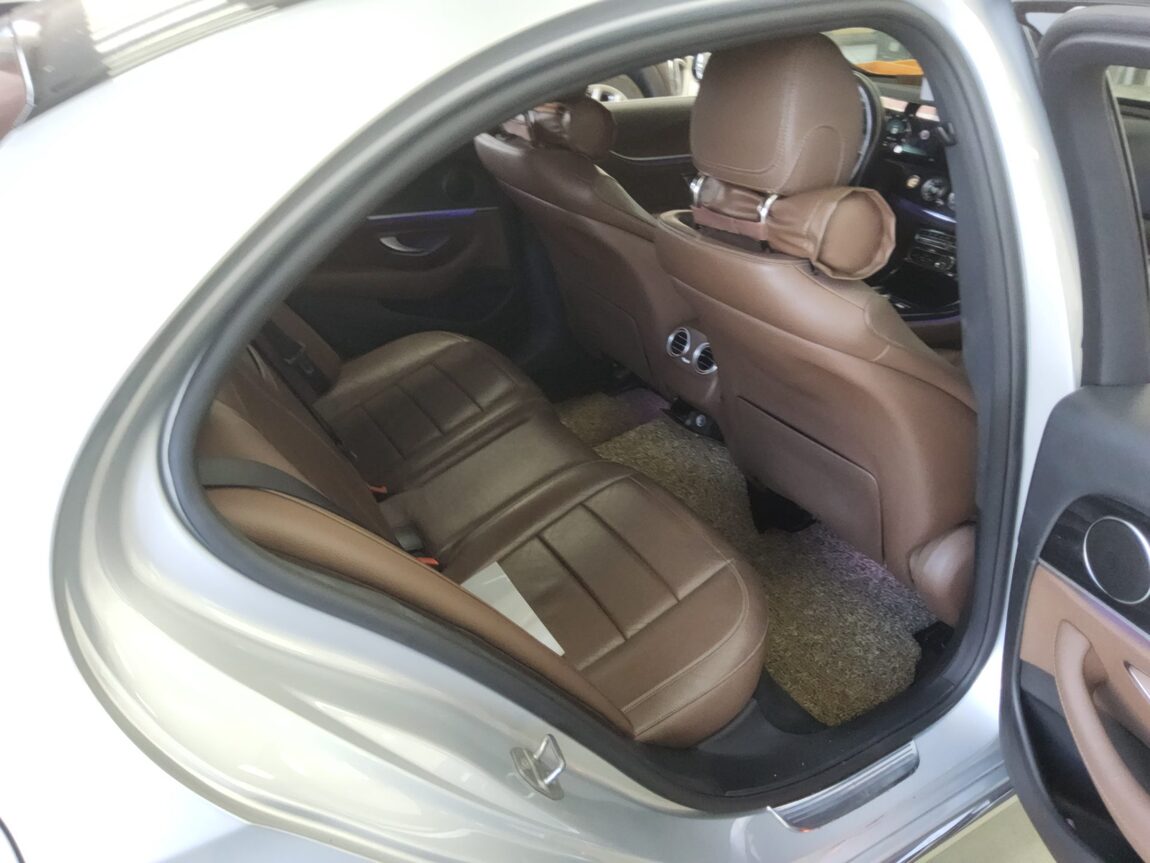 MERCEDES-BENZ E-CLASS (5TH GEN) E220d AVANTGARDE 2017 - zdjęcie 13