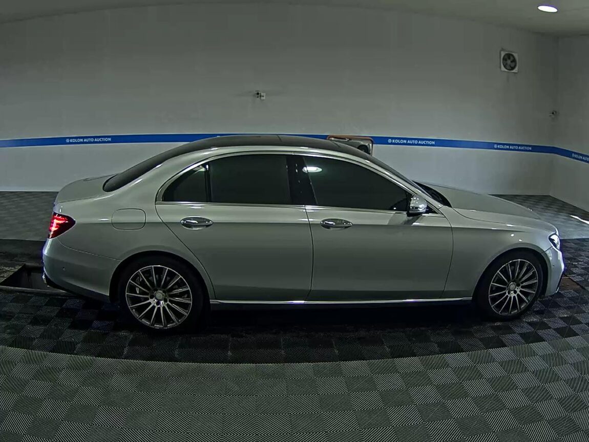 MERCEDES-BENZ E-CLASS (5TH GEN) E220d AVANTGARDE 2017 - zdjęcie 4