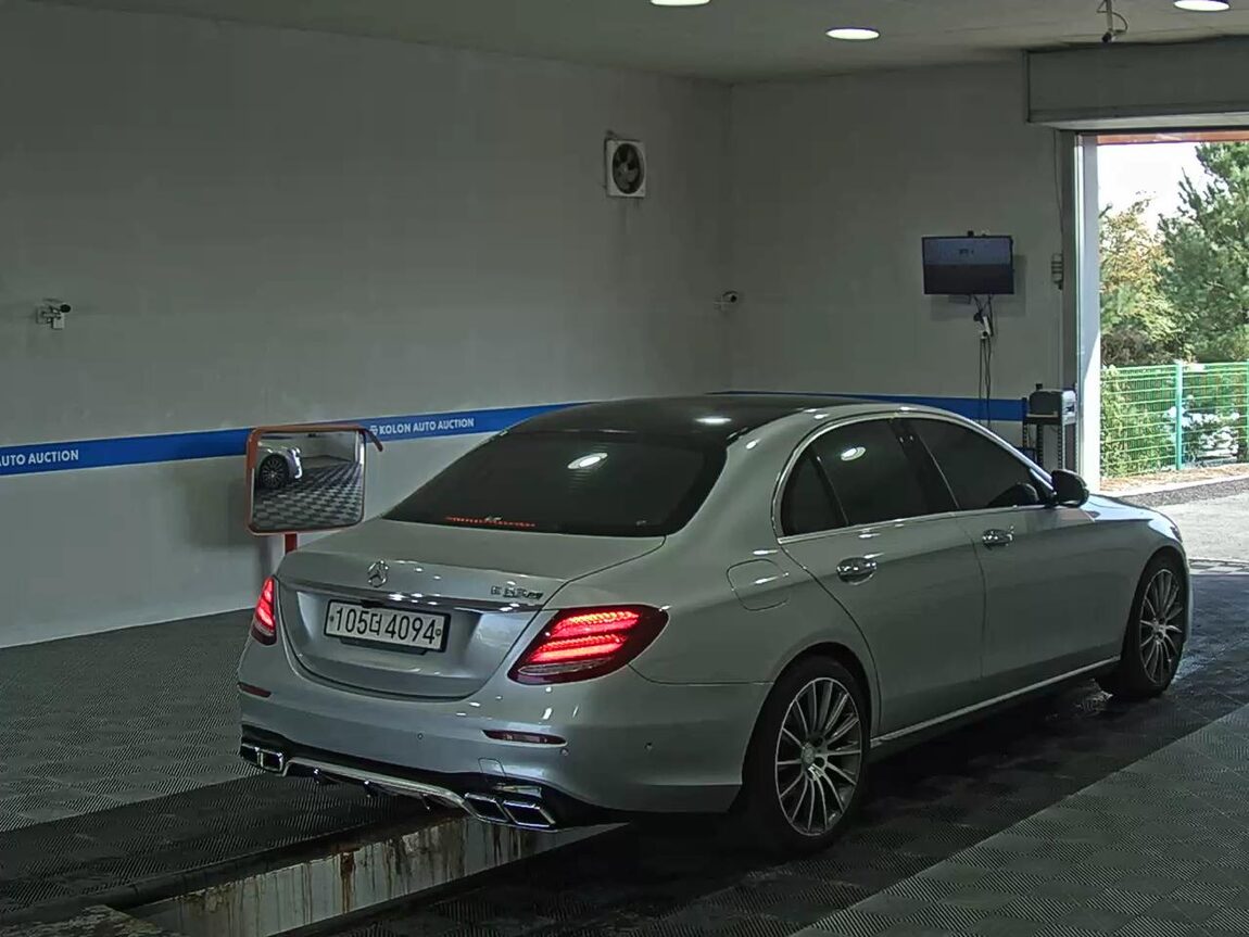 MERCEDES-BENZ E-CLASS (5TH GEN) E220d AVANTGARDE 2017 - zdjęcie 5