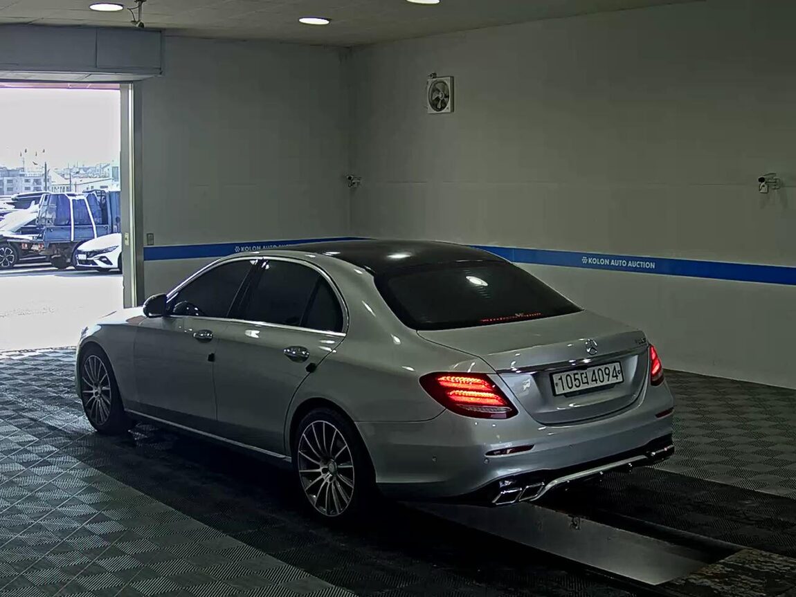 MERCEDES-BENZ E-CLASS (5TH GEN) E220d AVANTGARDE 2017 - zdjęcie 6