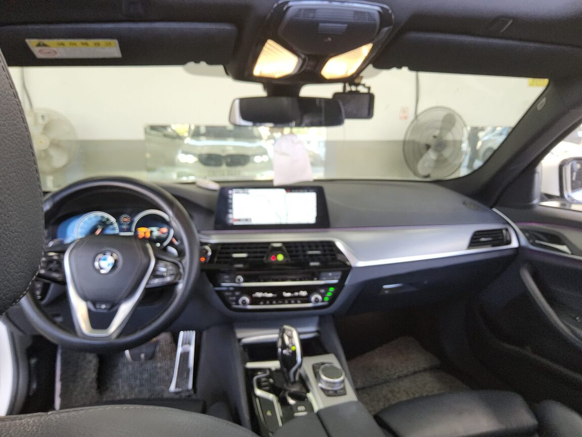 BMW 5 SERIES (7TH GEN) 520d M SPORT PACK 2017 - zdjęcie 11