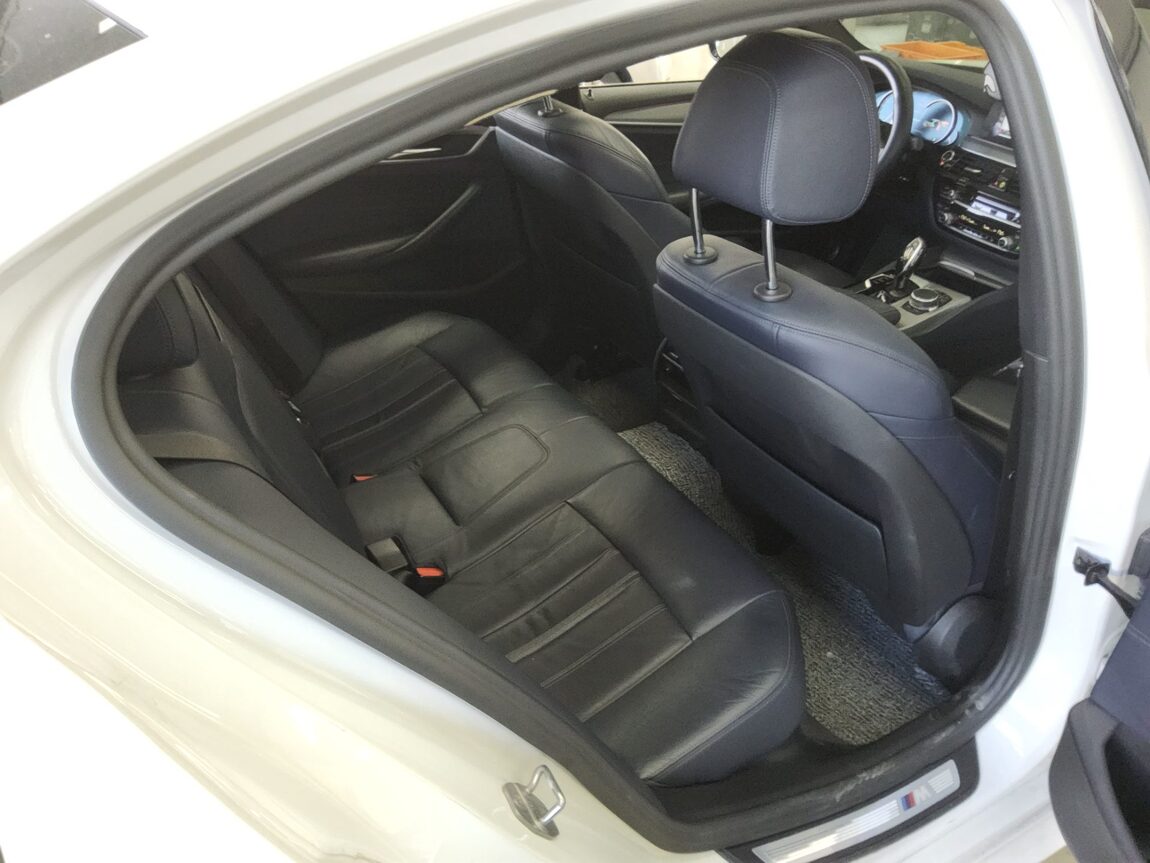 BMW 5 SERIES (7TH GEN) 520d M SPORT PACK 2017 - zdjęcie 13