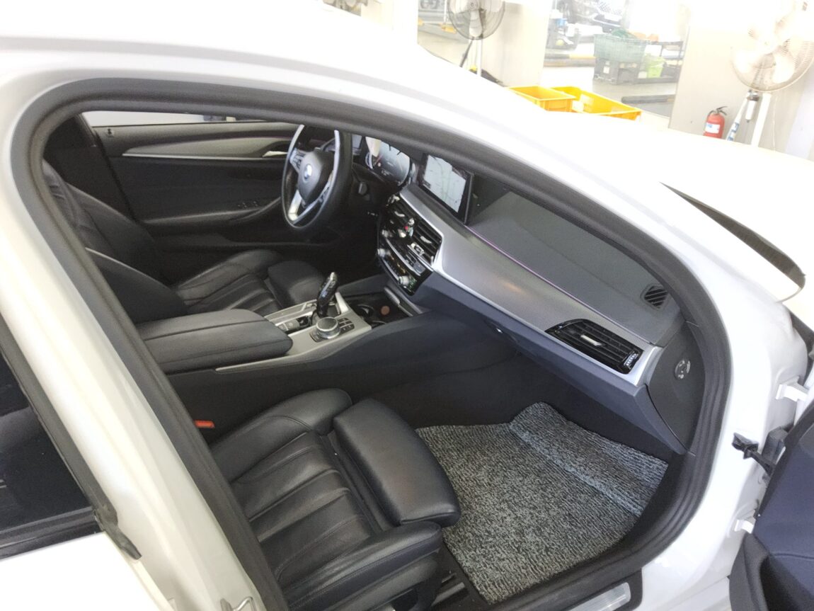 BMW 5 SERIES (7TH GEN) 520d M SPORT PACK 2017 - zdjęcie 14