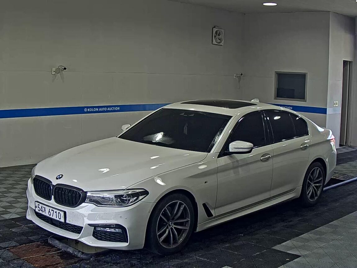 BMW 5 SERIES (7TH GEN) 520d M SPORT PACK 2017 - zdjęcie 2