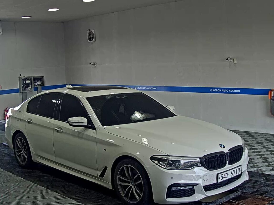 BMW 5 SERIES (7TH GEN) 520d M SPORT PACK 2017 - zdjęcie 3