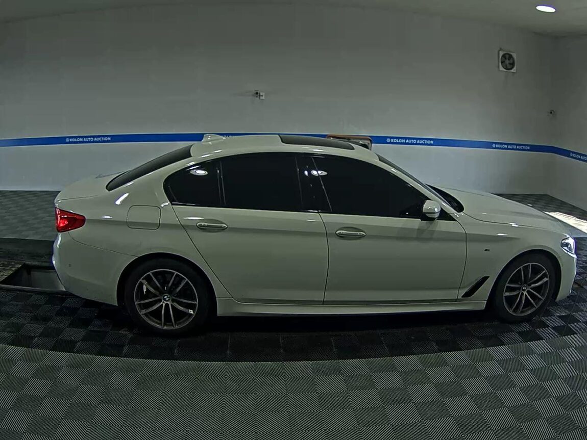 BMW 5 SERIES (7TH GEN) 520d M SPORT PACK 2017 - zdjęcie 4
