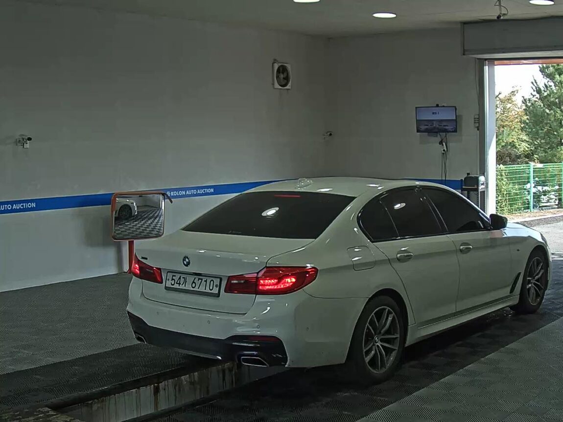 BMW 5 SERIES (7TH GEN) 520d M SPORT PACK 2017 - zdjęcie 5