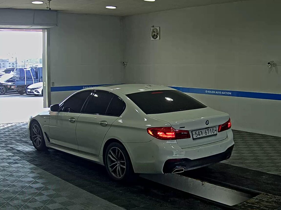 BMW 5 SERIES (7TH GEN) 520d M SPORT PACK 2017 - zdjęcie 6