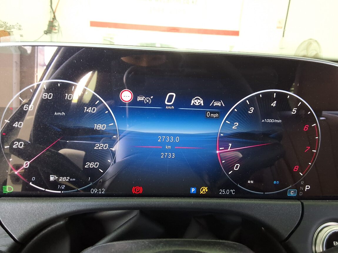 MERCEDES-BENZ E-CLASS (6TH GEN) E200 AVANTGARDE 2026 - zdjęcie 9