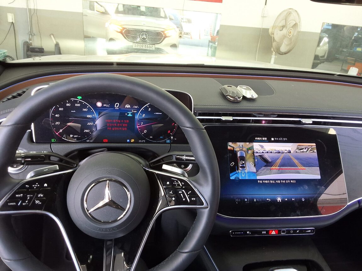 MERCEDES-BENZ E-CLASS (6TH GEN) E200 AVANTGARDE 2026 - zdjęcie 17