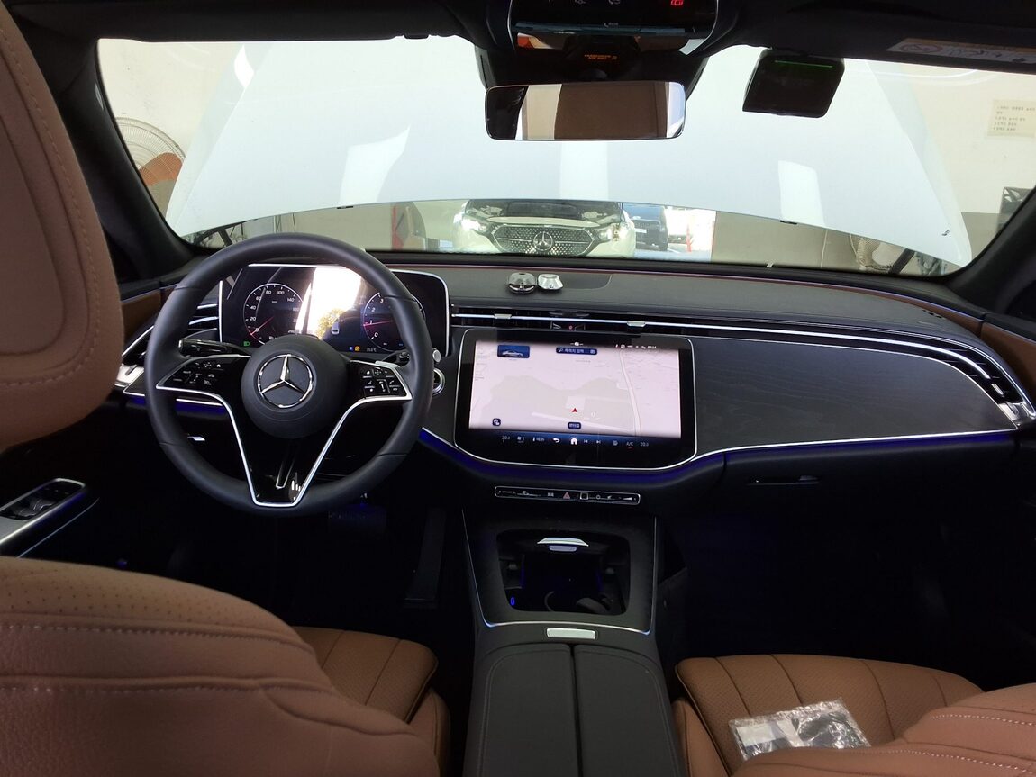 MERCEDES-BENZ E-CLASS (6TH GEN) E200 AVANTGARDE 2026 - zdjęcie 11