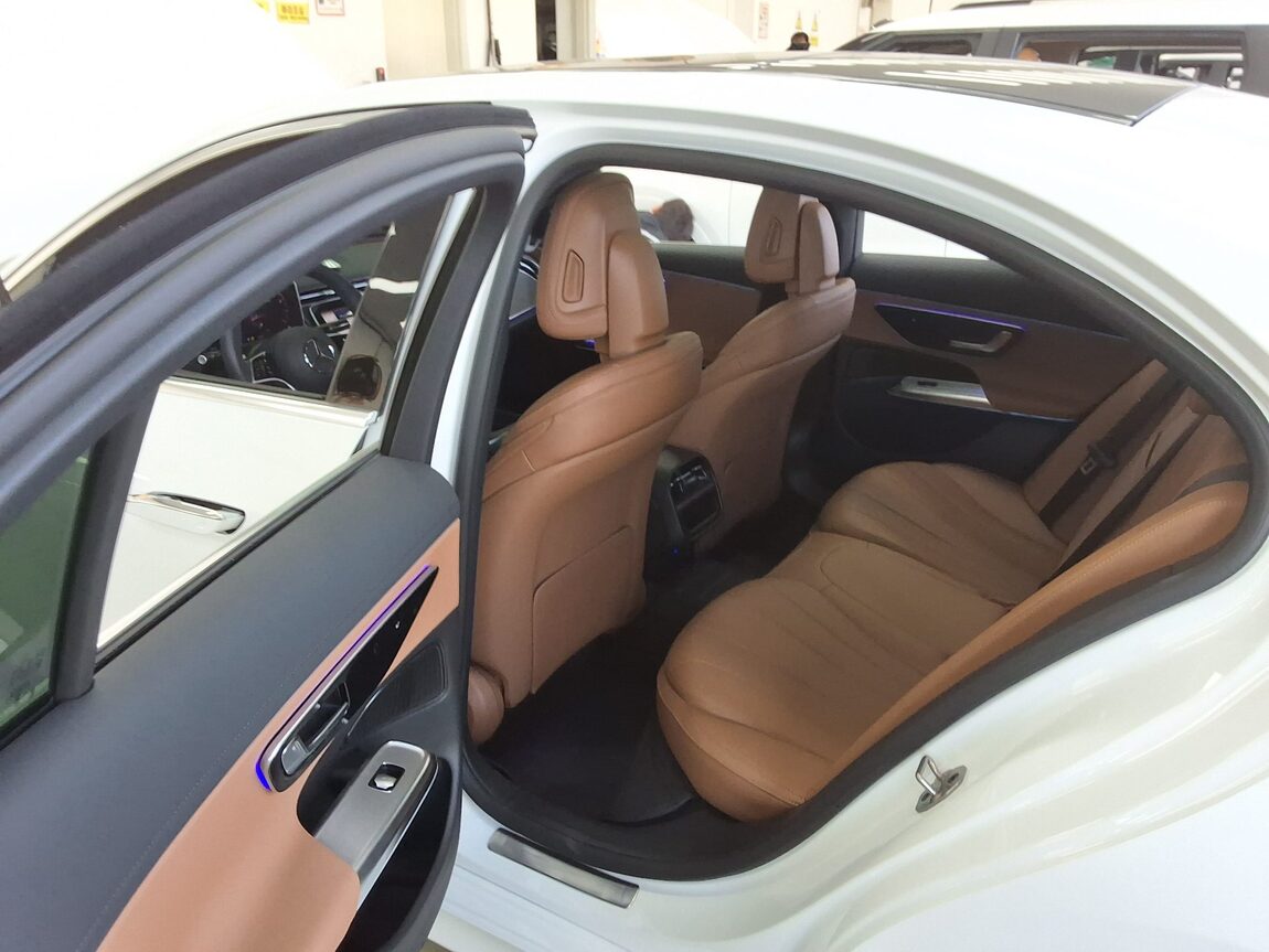 MERCEDES-BENZ E-CLASS (6TH GEN) E200 AVANTGARDE 2026 - zdjęcie 12