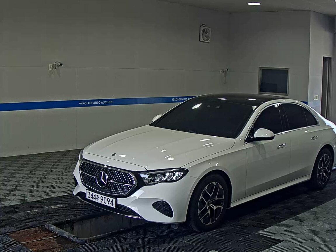 MERCEDES-BENZ E-CLASS (6TH GEN) E200 AVANTGARDE 2026 - zdjęcie 2