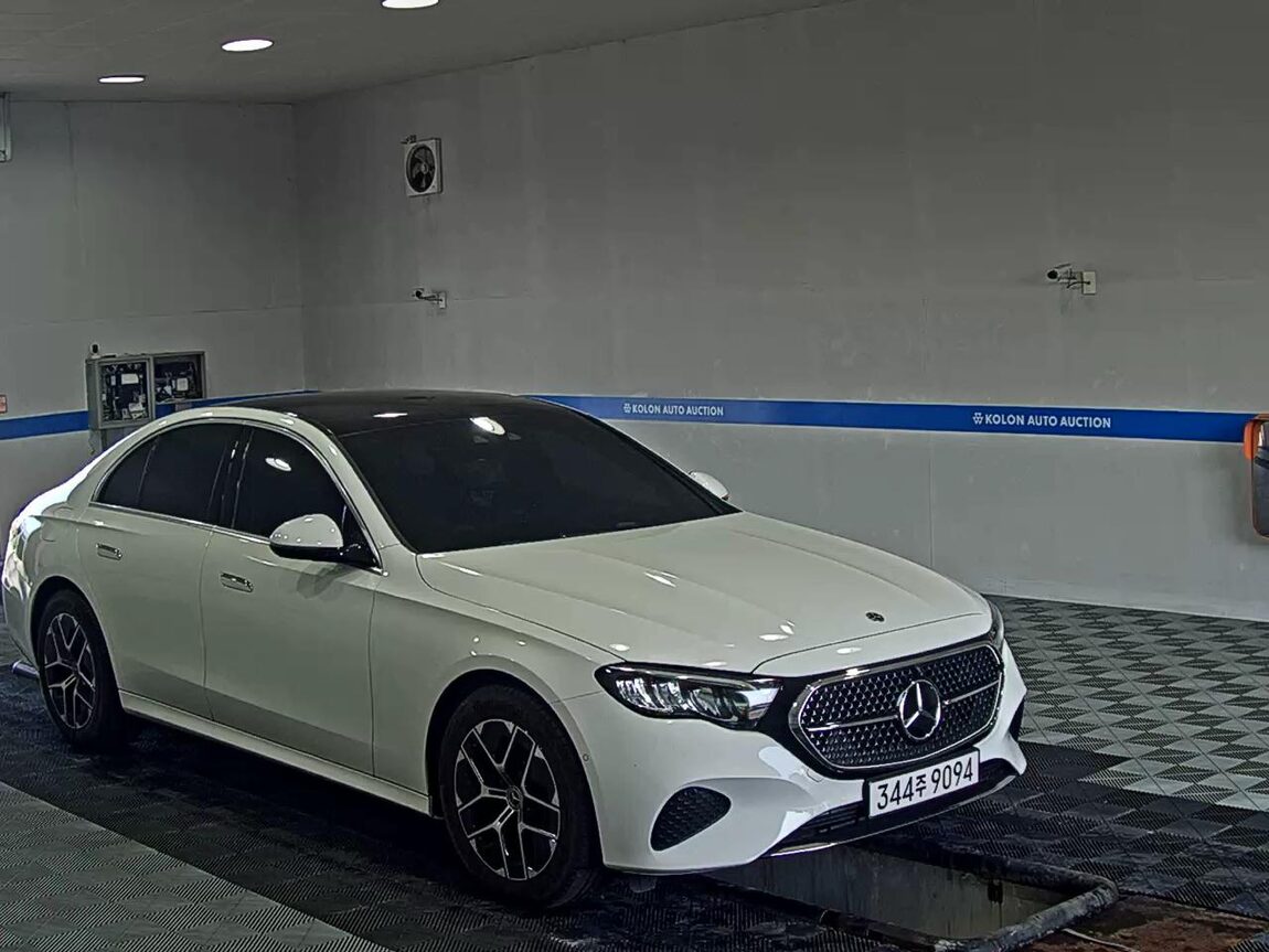 MERCEDES-BENZ E-CLASS (6TH GEN) E200 AVANTGARDE 2026 - zdjęcie 3