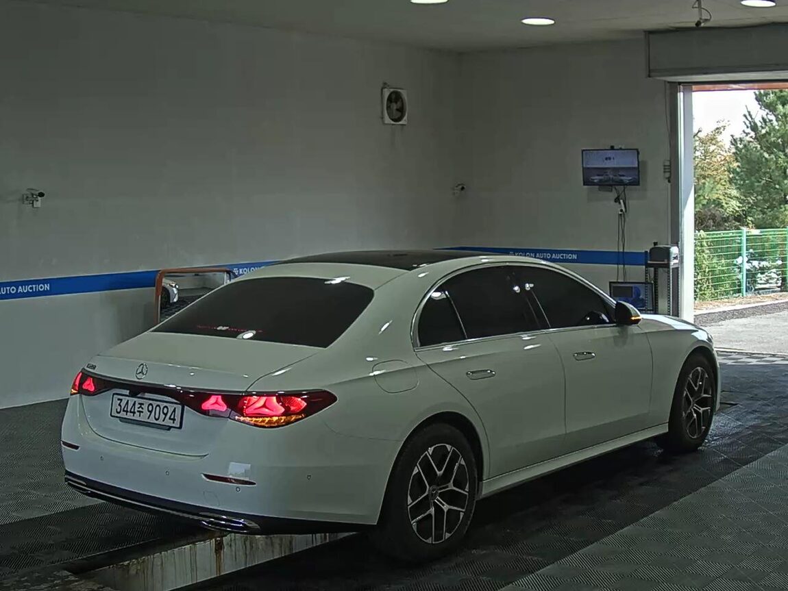 MERCEDES-BENZ E-CLASS (6TH GEN) E200 AVANTGARDE 2026 - zdjęcie 5