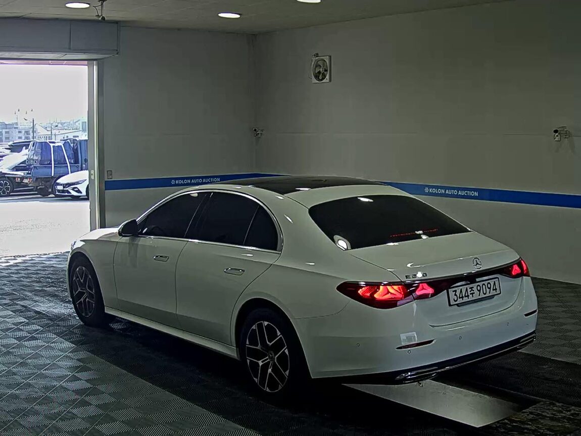 MERCEDES-BENZ E-CLASS (6TH GEN) E200 AVANTGARDE 2026 - zdjęcie 6