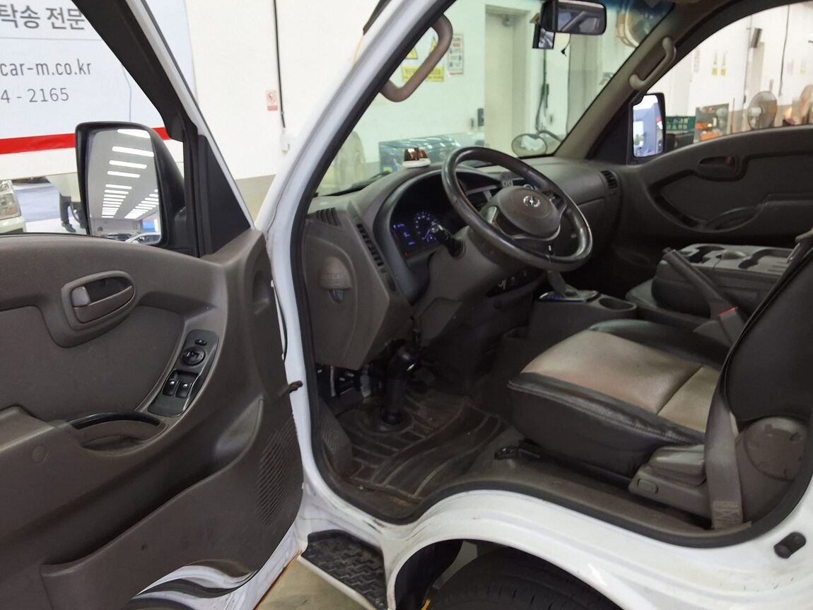 HYUNDAI PORTER II HIGH-ROOF BUILT-IN BOX TRUCK STANDARD CAB 2020 - zdjęcie 10