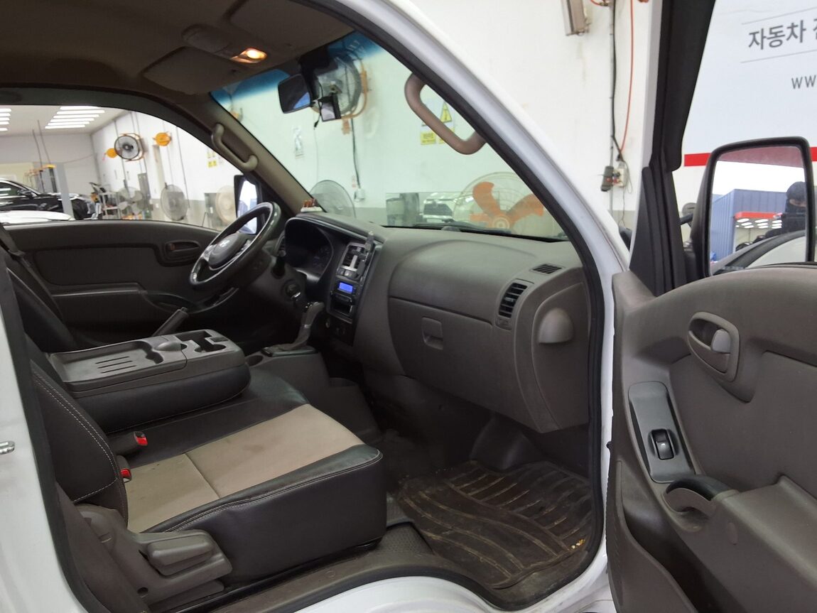 HYUNDAI PORTER II HIGH-ROOF BUILT-IN BOX TRUCK STANDARD CAB 2020 - zdjęcie 11
