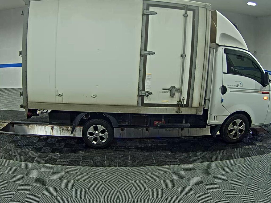 HYUNDAI PORTER II HIGH-ROOF BUILT-IN BOX TRUCK STANDARD CAB 2020 - zdjęcie 4
