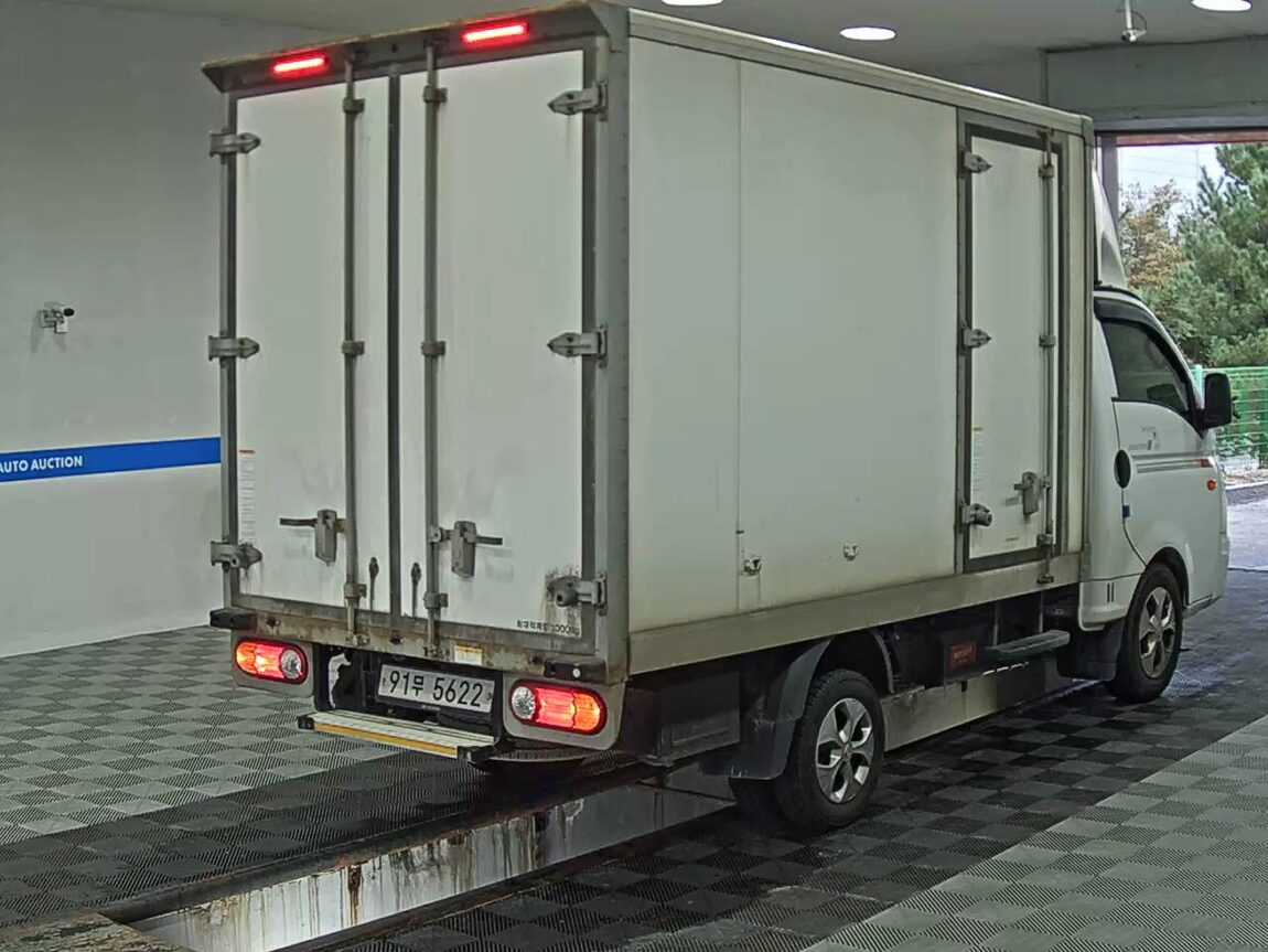 HYUNDAI PORTER II HIGH-ROOF BUILT-IN BOX TRUCK STANDARD CAB 2020 - zdjęcie 5