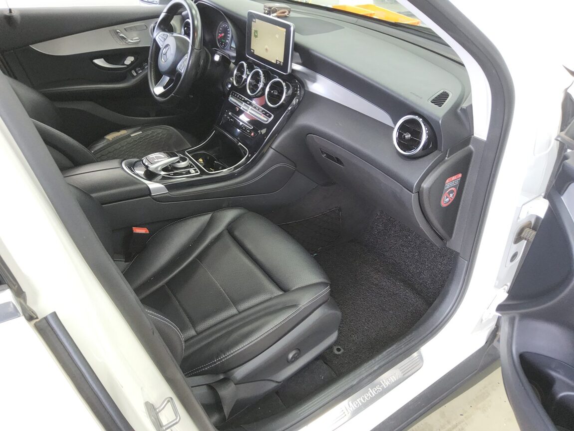 MERCEDES-BENZ GLC-CLASS GLC 220d 4MATIC 2017 - zdjęcie 14