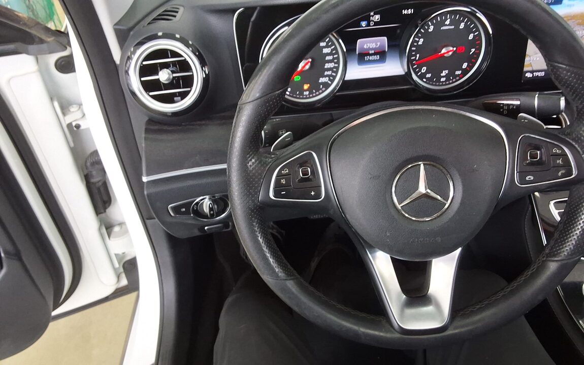 MERCEDES-BENZ E-CLASS (5TH GEN) E200 AVANTGARDE 2018 - zdjęcie 17