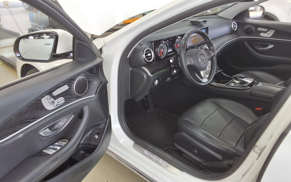 MERCEDES-BENZ E-CLASS (5TH GEN) E200 AVANTGARDE 2018 - zdjęcie 10