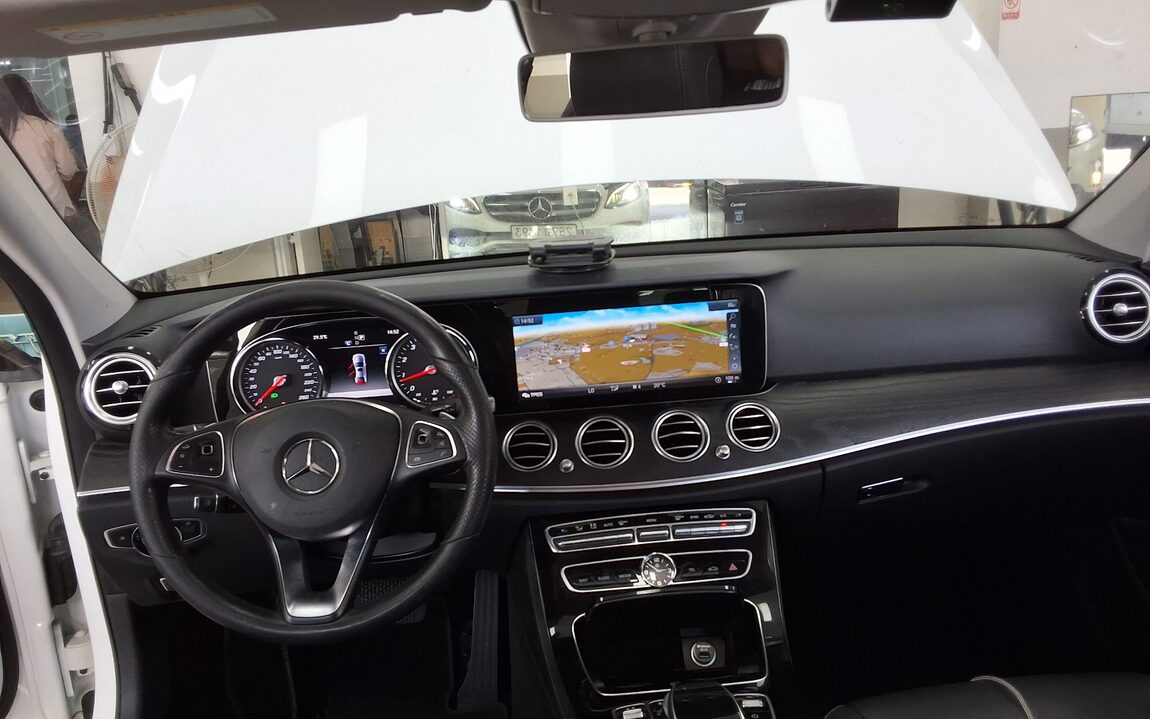 MERCEDES-BENZ E-CLASS (5TH GEN) E200 AVANTGARDE 2018 - zdjęcie 11